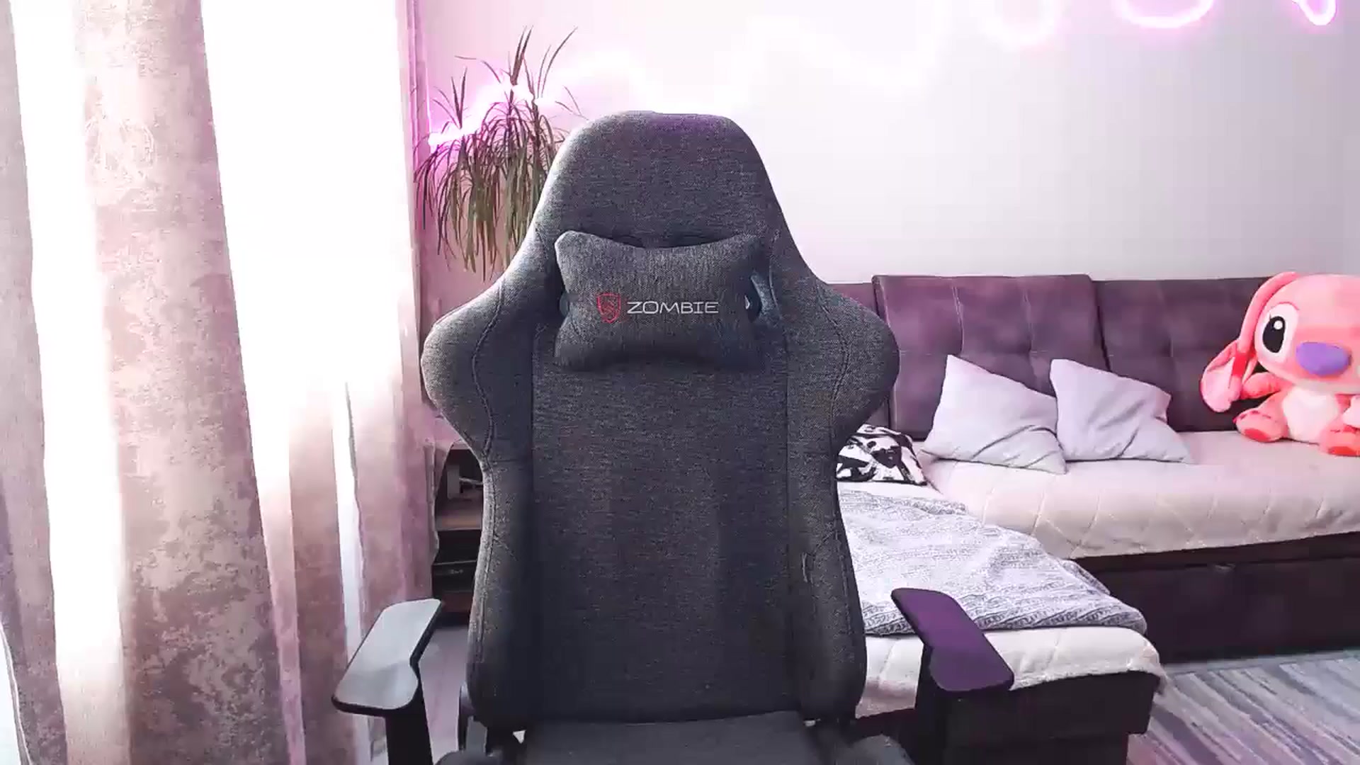 Gallery image thumbnail from BlackLovee's myfreecams stream on, 08/24/2025, 11:43 image 2 of 20