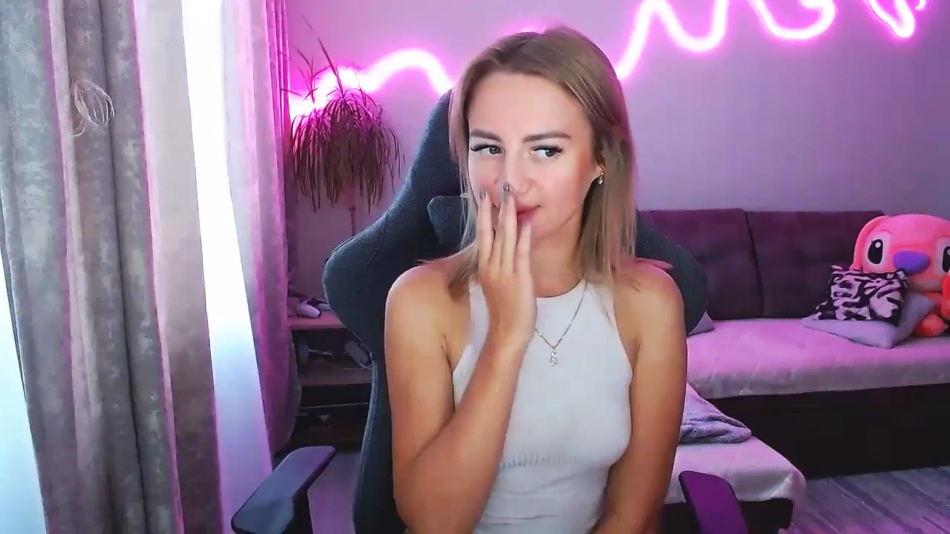 Gallery image thumbnail from BlackLovee's myfreecams stream on, 08/27/2025, 14:50 image 16 of 20