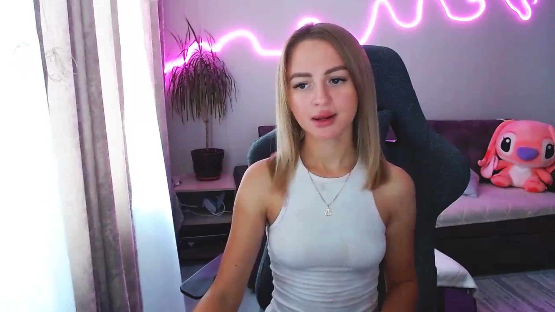 Gallery image thumbnail from BlackLovee's myfreecams stream on, 09/04/2025, 09:32 image 2 of 20