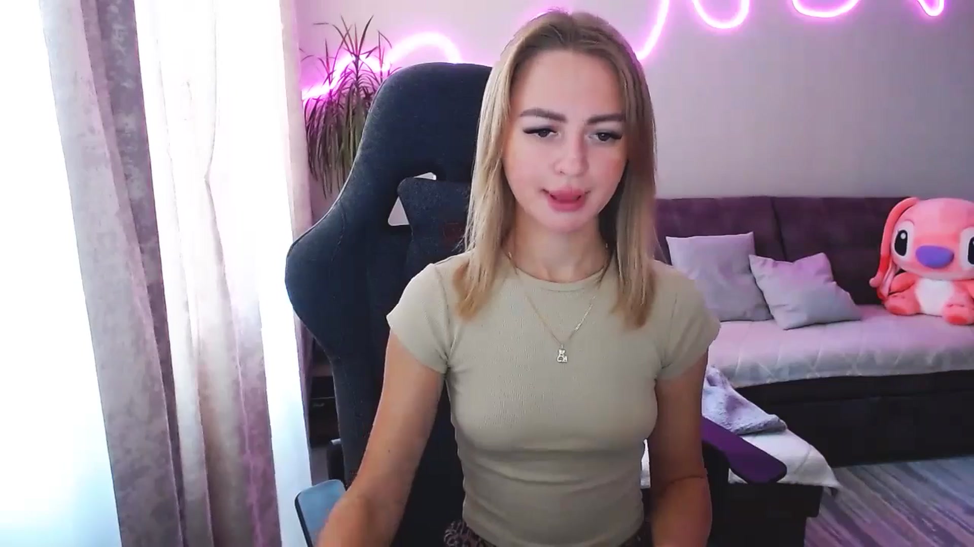 Gallery image thumbnail from BlackLovee's myfreecams stream on, 09/24/2025, 08:54 image 2 of 20