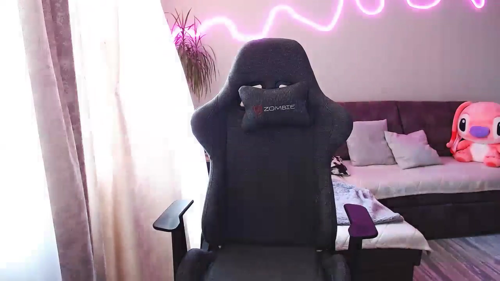 Gallery image thumbnail from BlackLovee's myfreecams stream on, 09/24/2025, 08:54 image 4 of 20