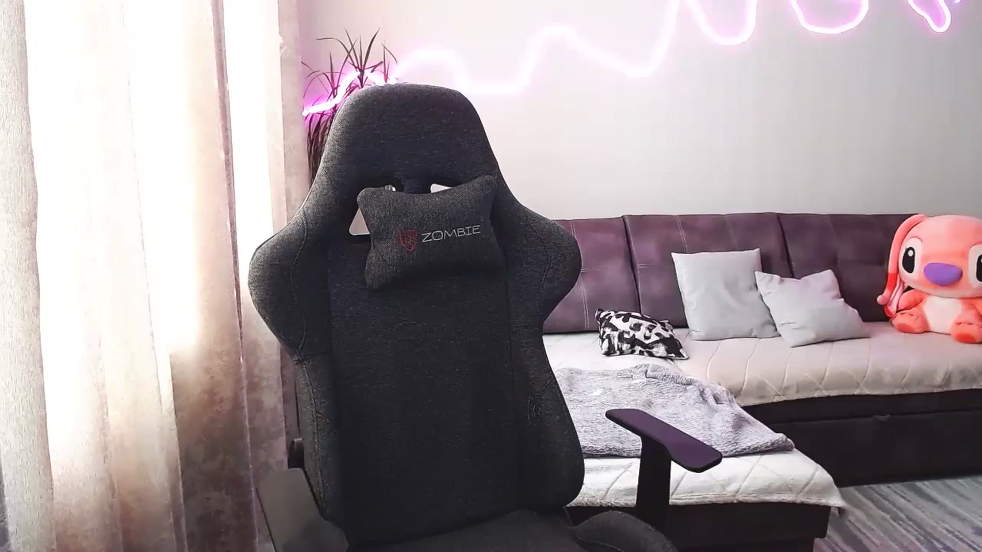 Gallery image thumbnail from BlackLovee's myfreecams stream on, 09/24/2025, 10:08 image 19 of 20