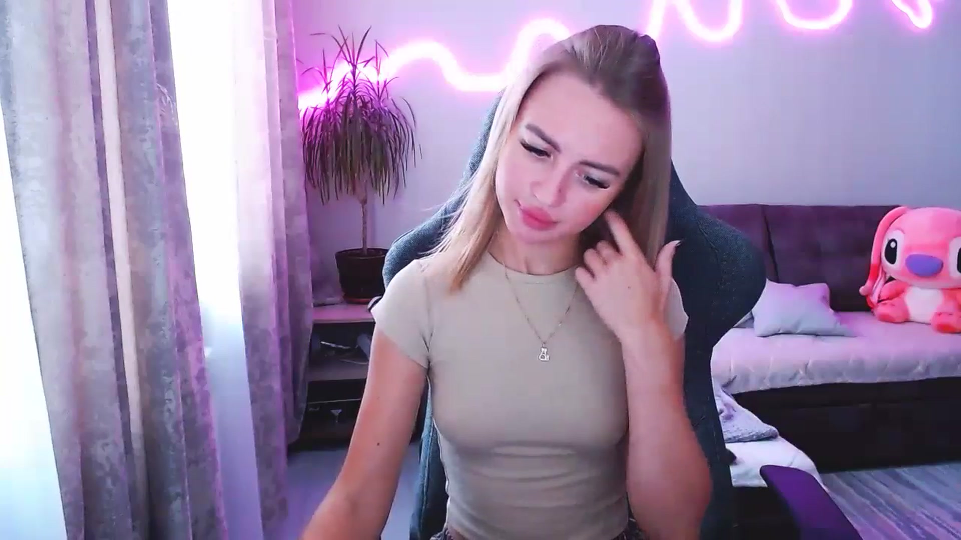 Gallery image thumbnail from BlackLovee's myfreecams stream on, 09/24/2025, 13:57 image 16 of 20