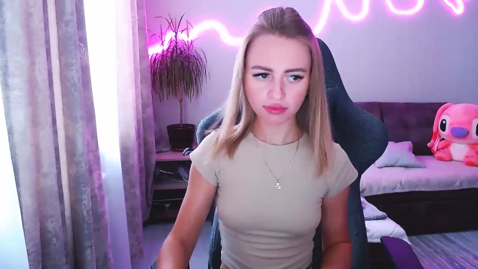 Gallery image thumbnail from BlackLovee's myfreecams stream on, 09/24/2025, 13:57 image 15 of 20