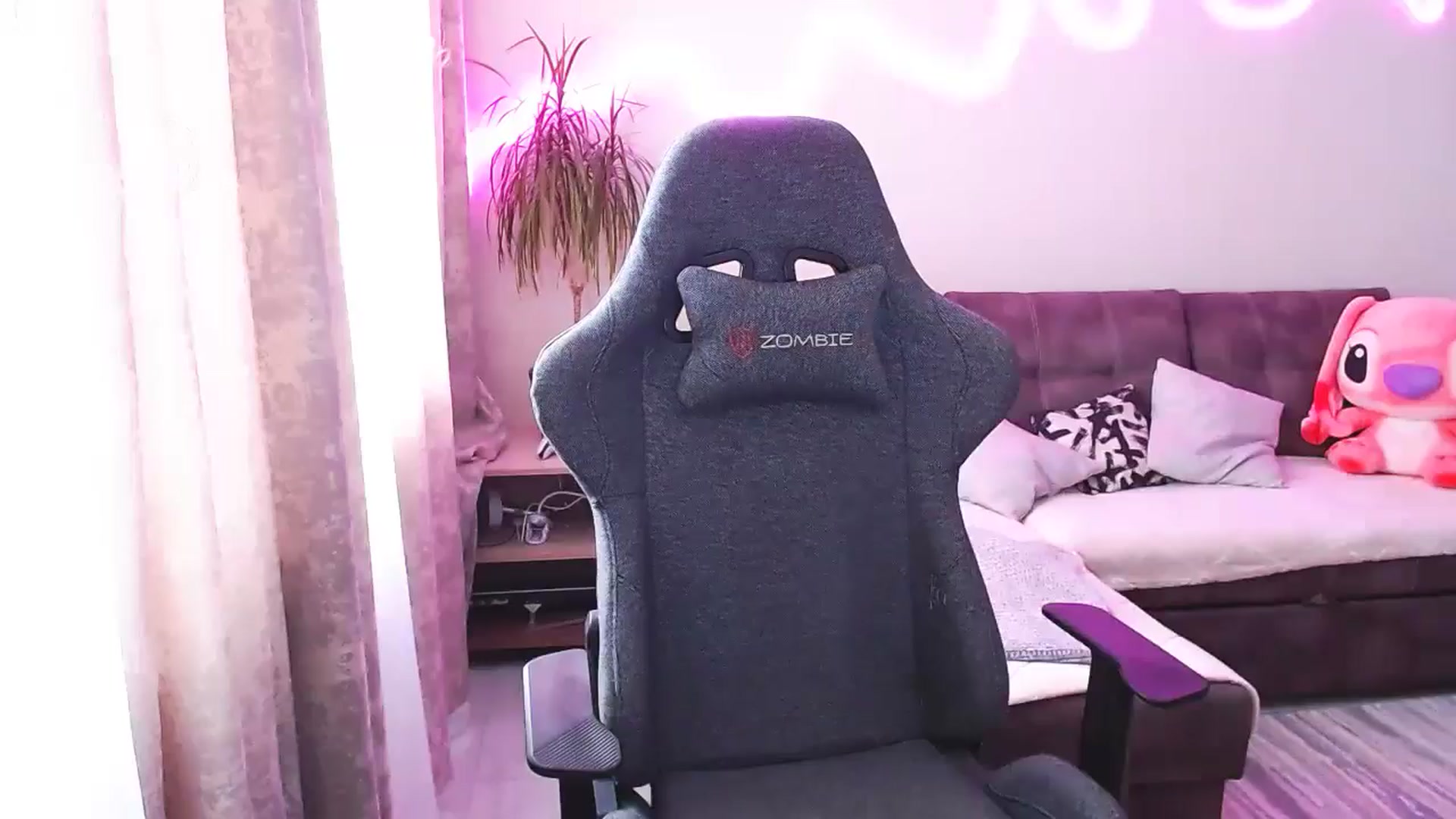 Gallery image thumbnail from BlackLovee's myfreecams stream on, 10/02/2025, 09:26 image 2 of 20