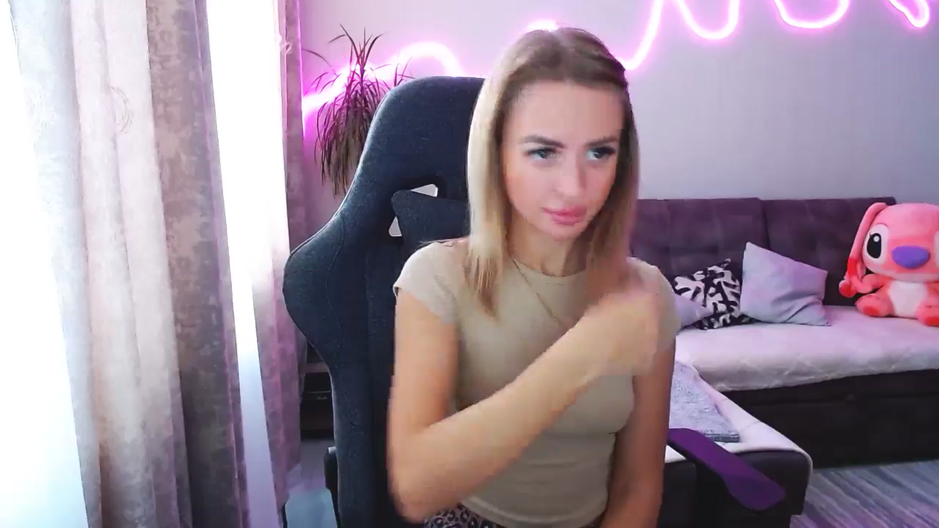 Gallery image thumbnail from BlackLovee's myfreecams stream on, 10/02/2025, 09:26 image 3 of 20