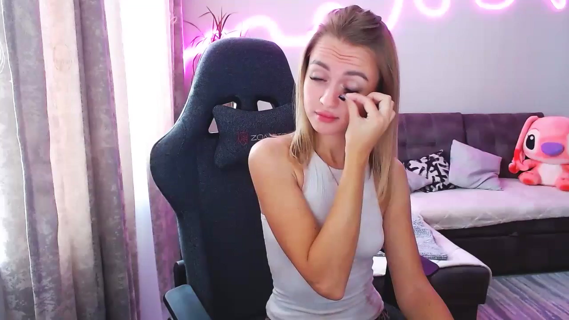 Gallery image thumbnail from BlackLovee's myfreecams stream on, 10/02/2025, 12:30 image 15 of 20