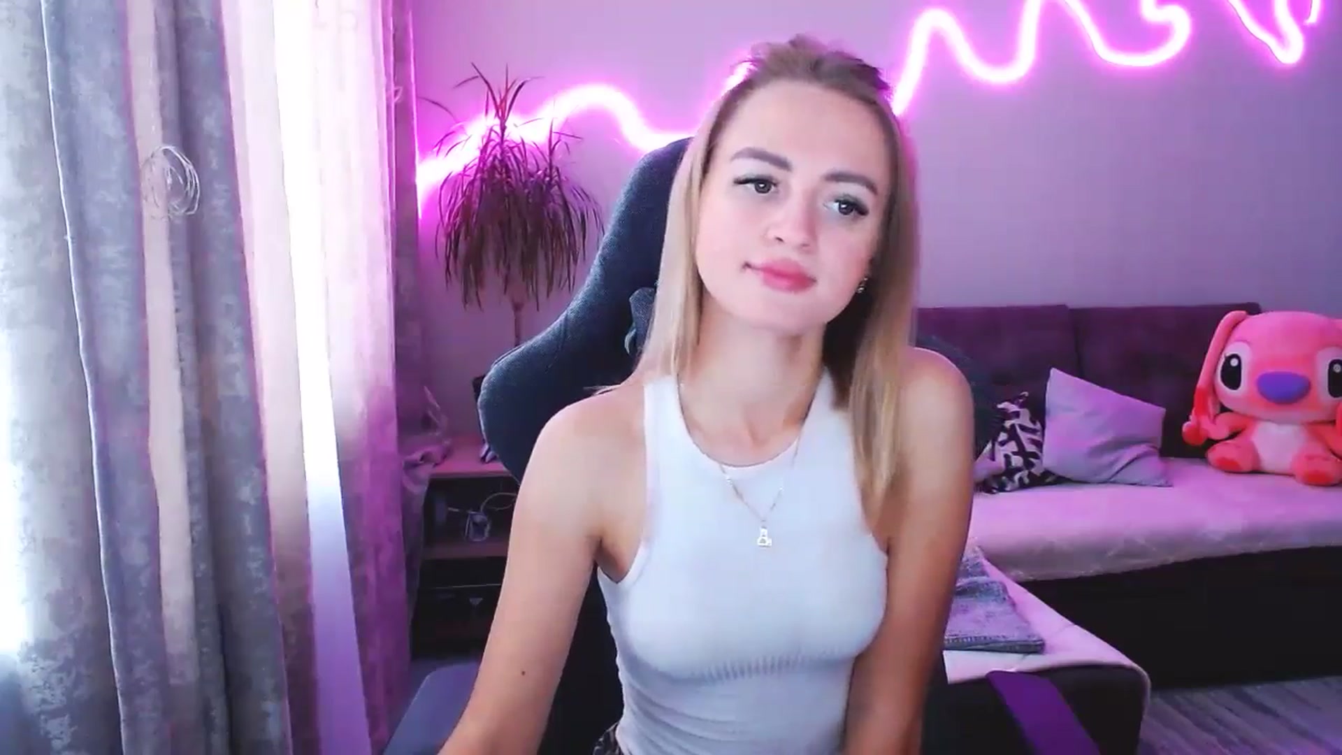 Gallery image thumbnail from BlackLovee's myfreecams stream on, 10/02/2025, 13:22 image 9 of 20