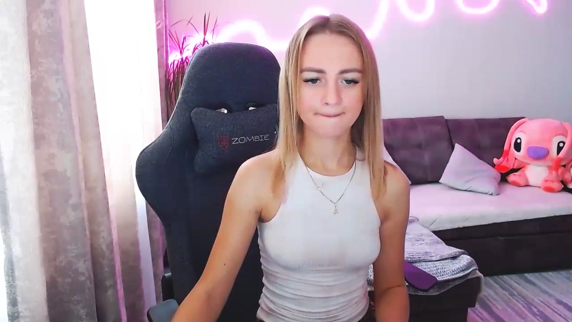 Gallery image thumbnail from BlackLovee's myfreecams stream on, 10/05/2025, 08:20 image 5 of 20