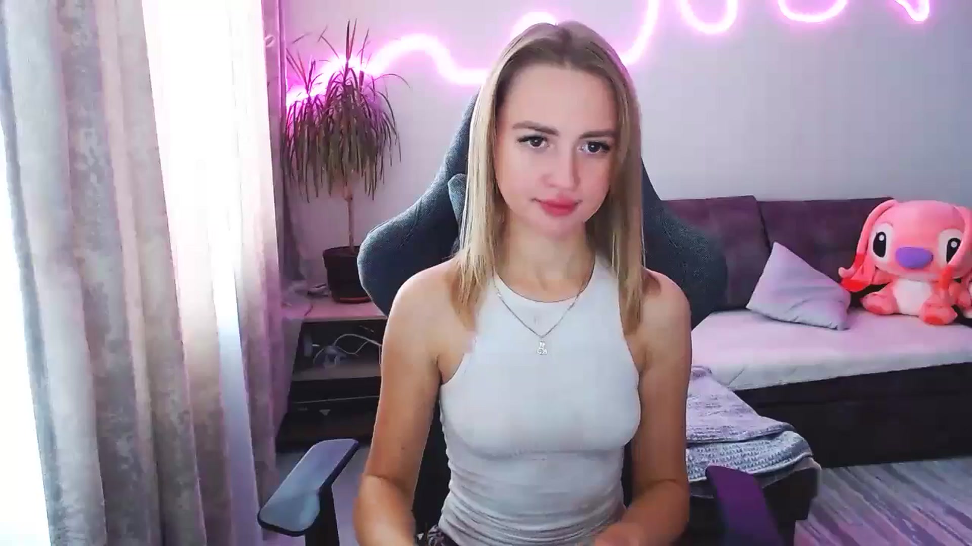 Gallery image thumbnail from BlackLovee's myfreecams stream on, 10/05/2025, 09:03 image 13 of 20