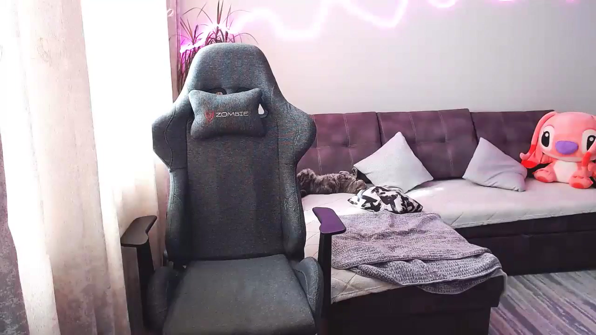 Gallery image thumbnail from BlackLovee's myfreecams stream on, 10/05/2025, 09:57 image 11 of 20