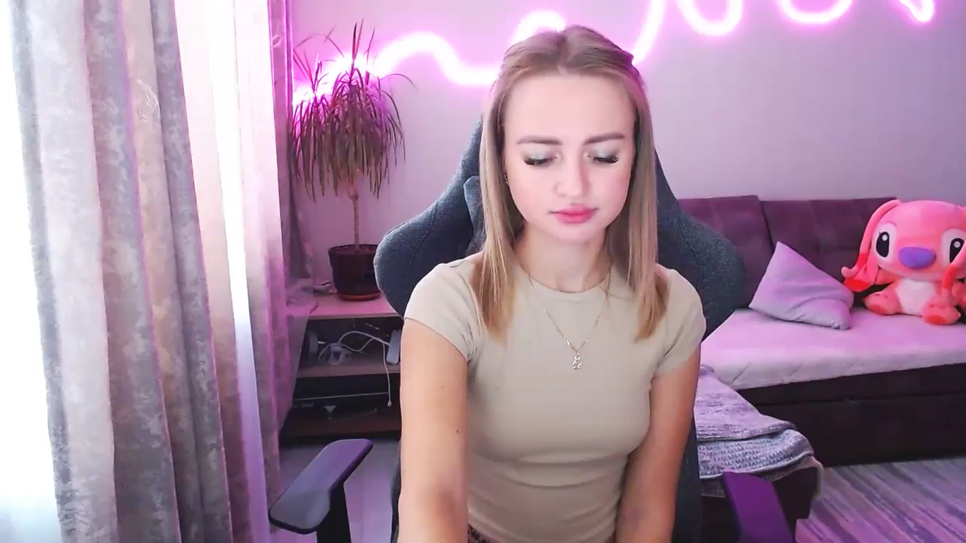 Gallery image thumbnail from BlackLovee's myfreecams stream on, 10/05/2025, 12:08 image 4 of 20