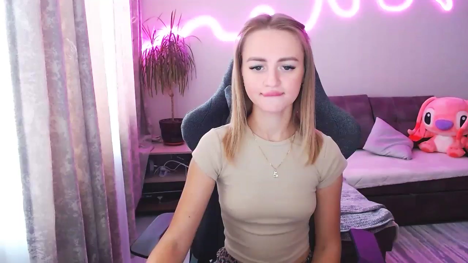 Gallery image thumbnail from BlackLovee's myfreecams stream on, 10/05/2025, 12:08 image 3 of 20