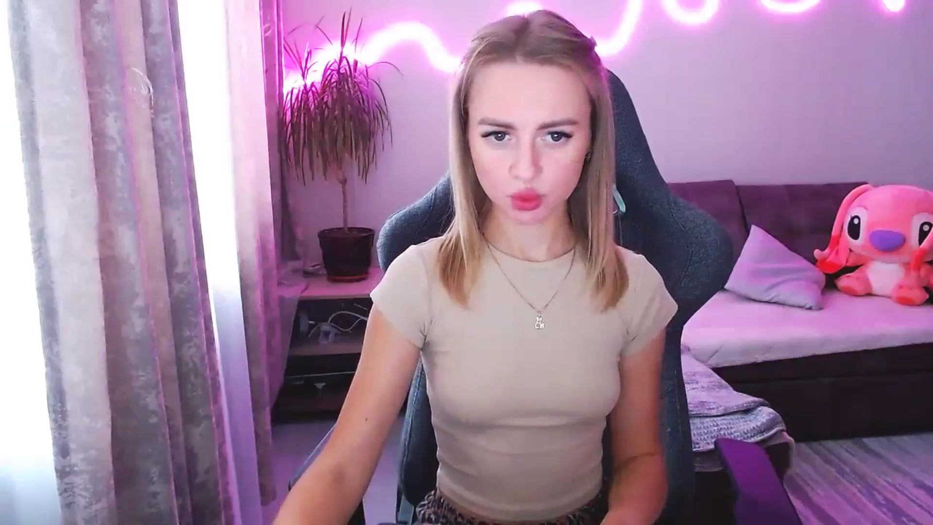 Gallery image thumbnail from BlackLovee's myfreecams stream on, 10/05/2025, 13:06 image 3 of 20