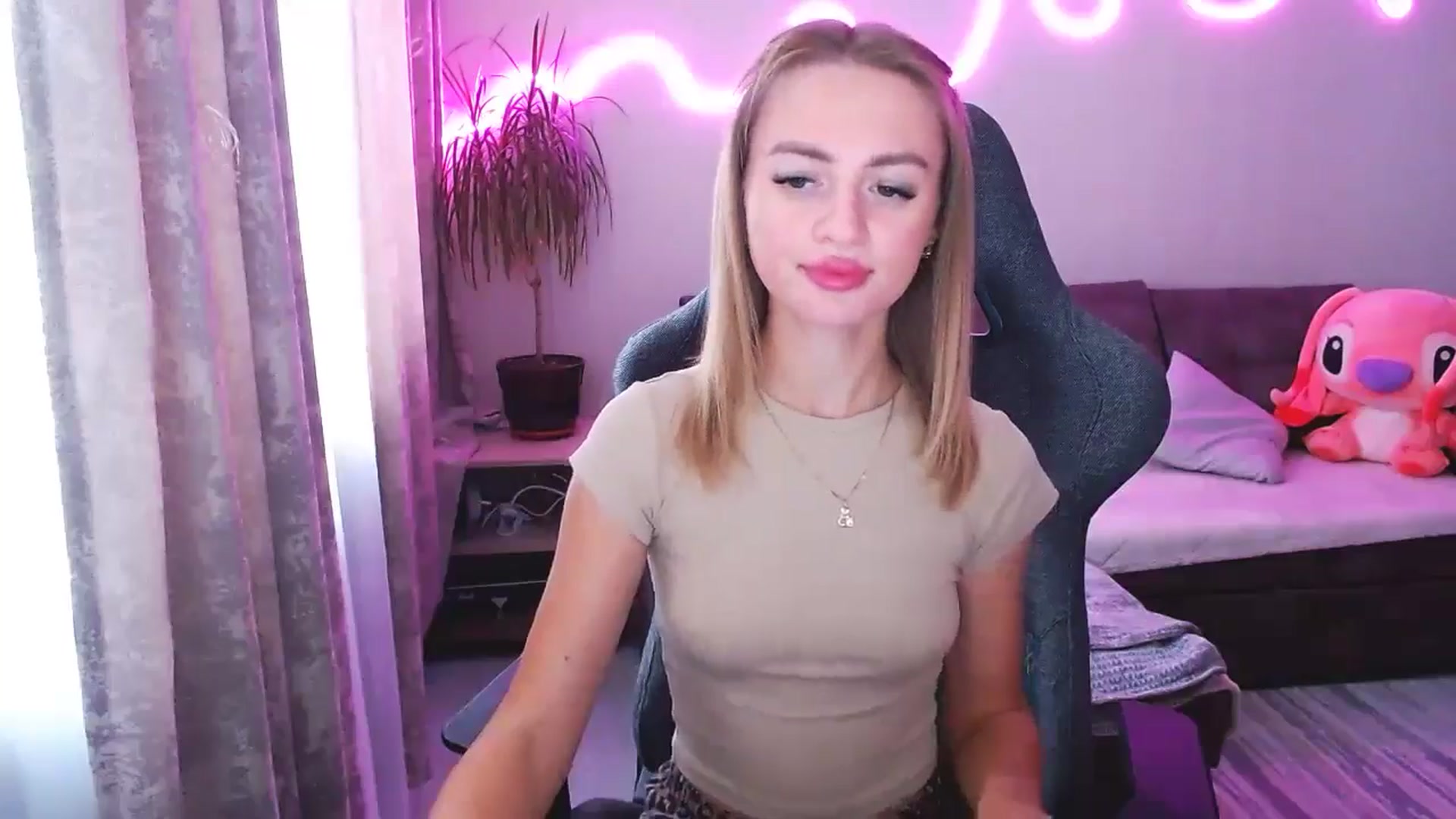 Gallery image thumbnail from BlackLovee's myfreecams stream on, 10/05/2025, 13:06 image 4 of 20