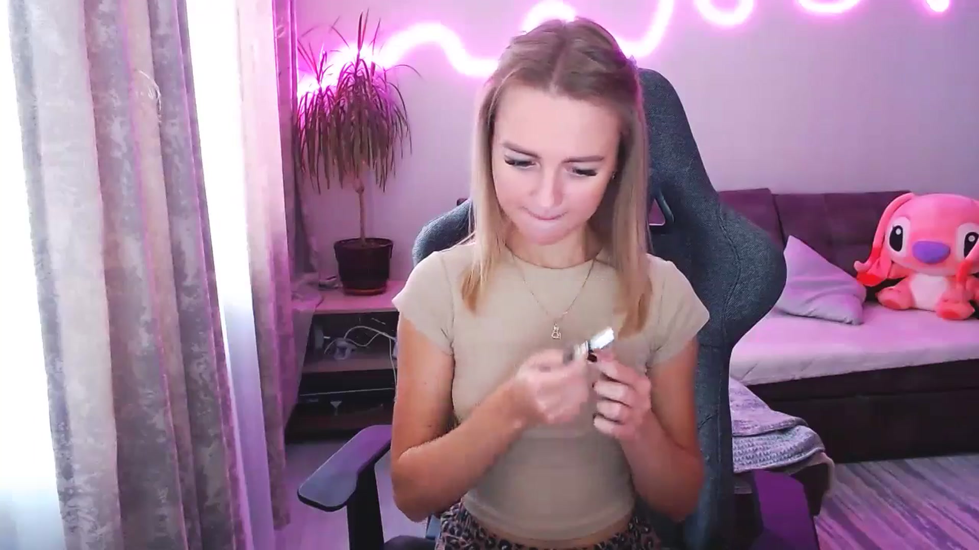 Gallery image thumbnail from BlackLovee's myfreecams stream on, 10/05/2025, 13:06 image 2 of 20