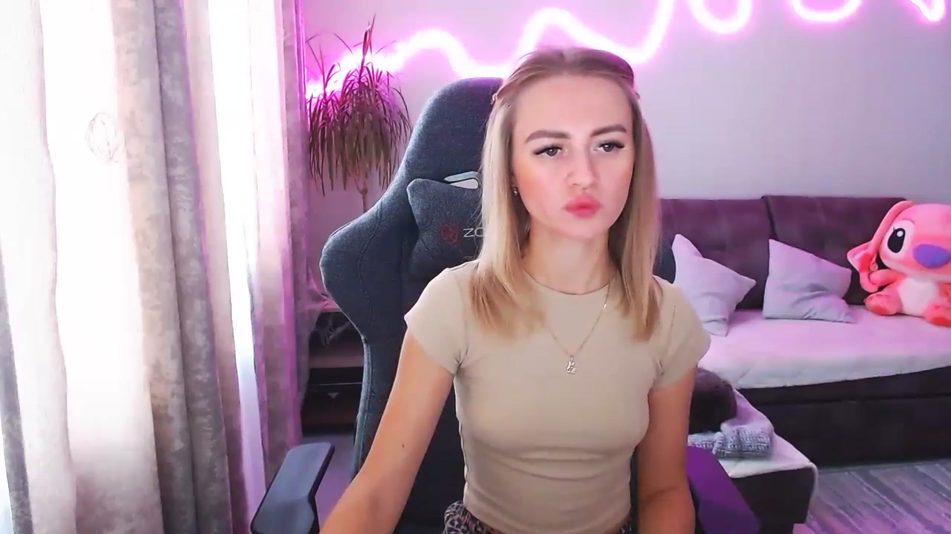 Gallery image thumbnail from BlackLovee's myfreecams stream on, 10/10/2025, 10:20 image 6 of 20