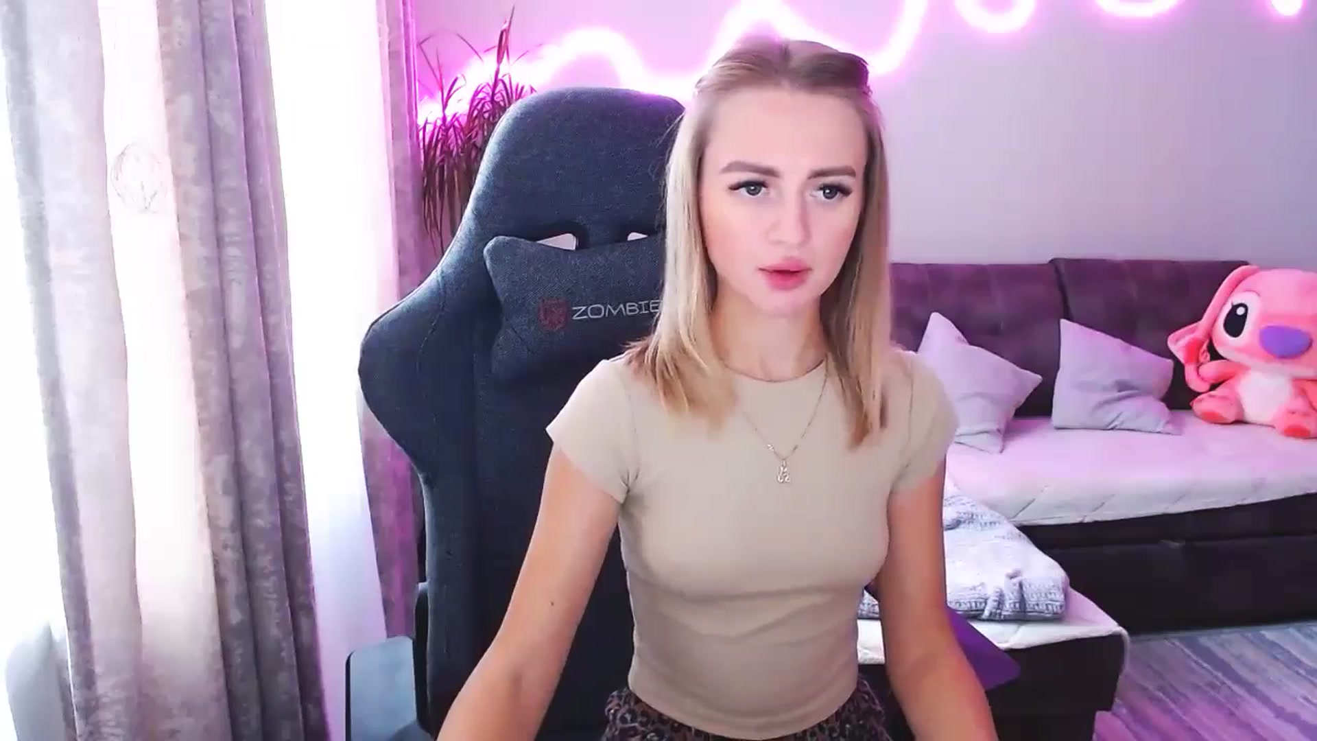 Gallery image thumbnail from BlackLovee's myfreecams stream on, 10/10/2025, 11:42 image 4 of 20