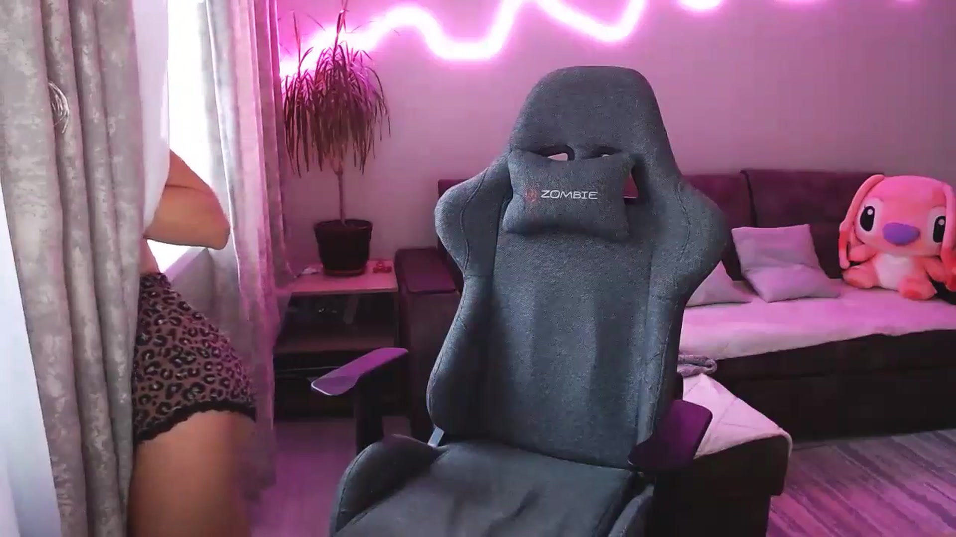 Gallery image thumbnail from BlackLovee's myfreecams stream on, 10/13/2025, 13:28 image 9 of 20