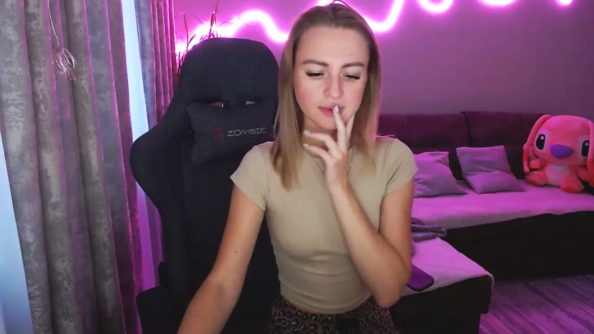 Gallery image thumbnail from BlackLovee's myfreecams stream on, 10/13/2025, 13:55 image 16 of 20