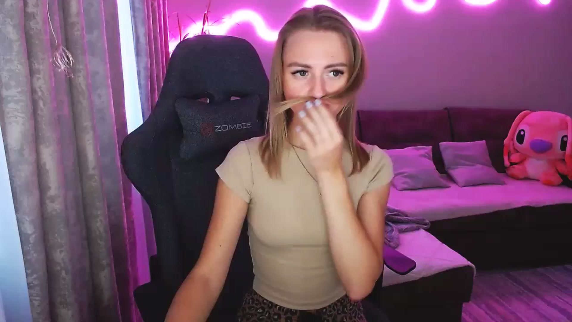 Gallery image thumbnail from BlackLovee's myfreecams stream on, 10/13/2025, 13:55 image 13 of 20