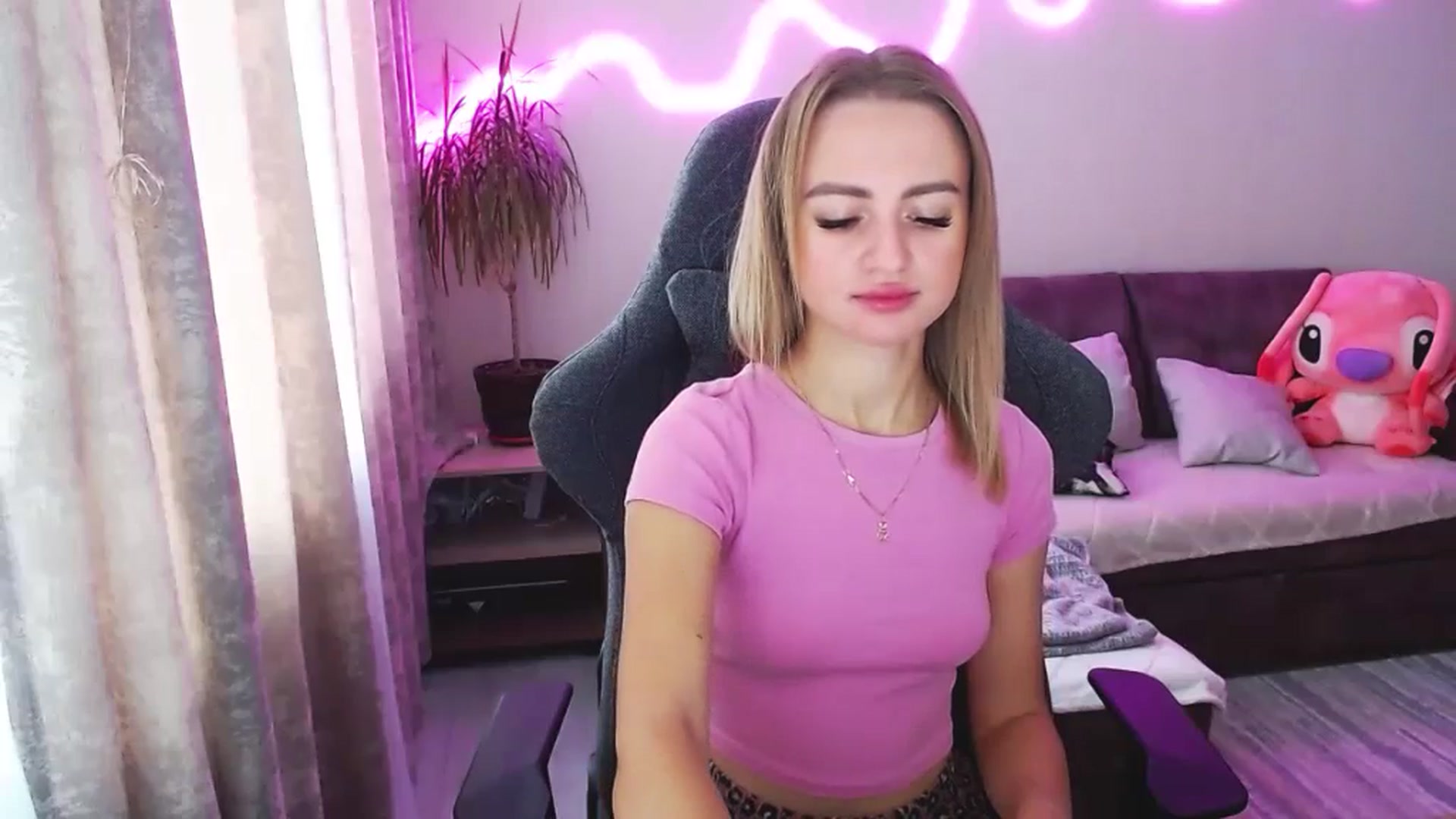 Gallery image thumbnail from BlackLovee's myfreecams stream on, 10/17/2025, 08:32 image 8 of 20
