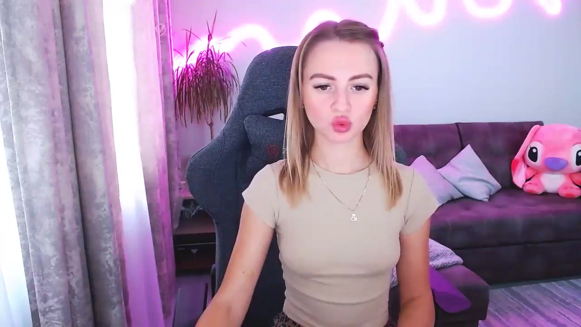 Gallery image thumbnail from BlackLovee's myfreecams stream on, 10/22/2025, 10:21 image 8 of 20