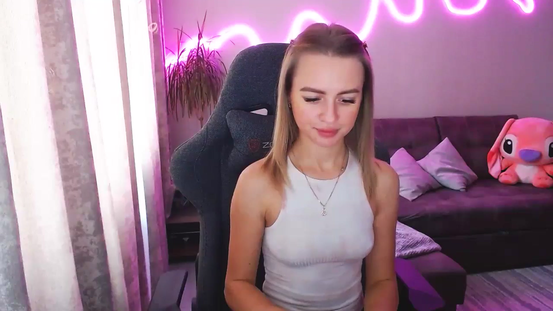 Gallery image thumbnail from BlackLovee's myfreecams stream on, 10/22/2025, 10:50 image 15 of 20
