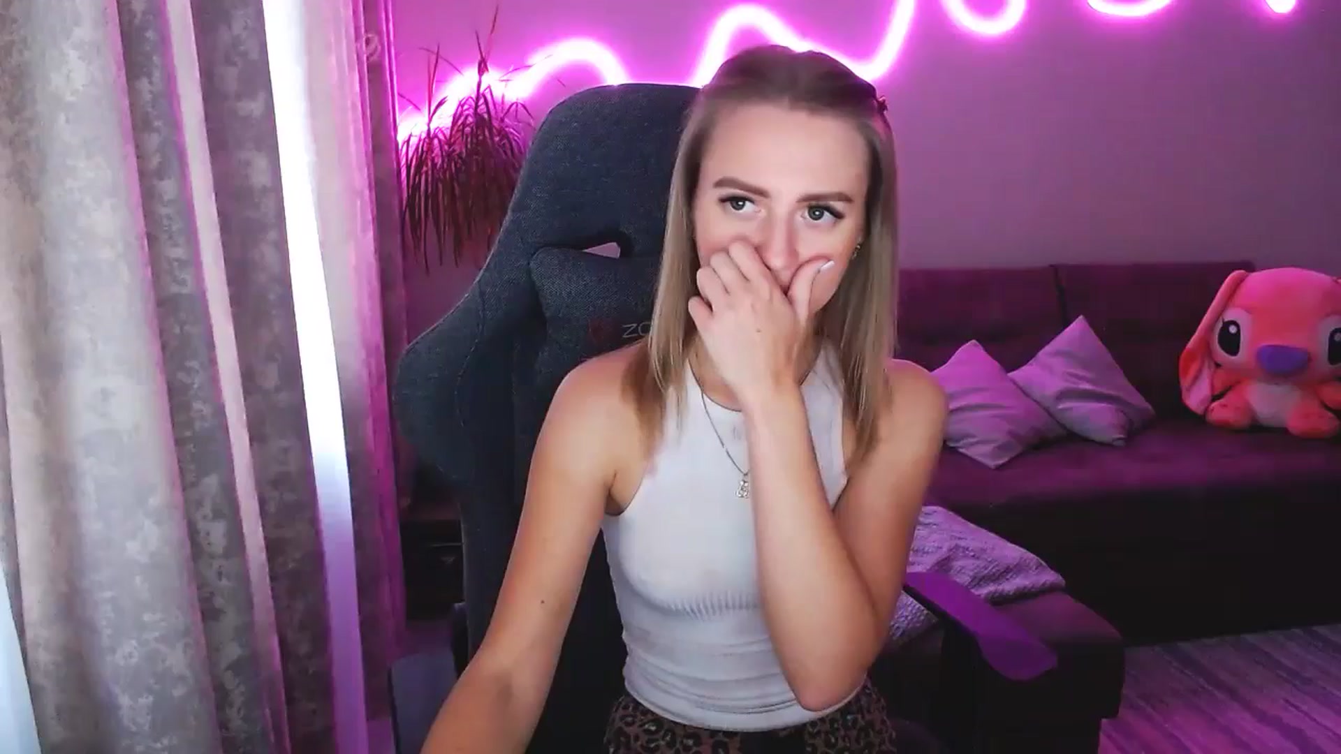 Gallery image thumbnail from BlackLovee's myfreecams stream on, 10/22/2025, 12:31 image 4 of 20