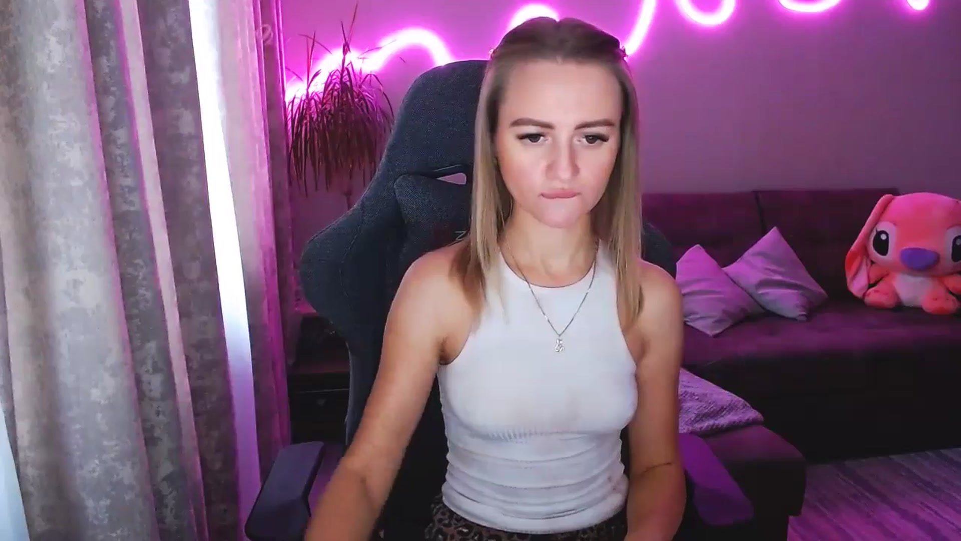 Gallery image thumbnail from BlackLovee's myfreecams stream on, 10/22/2025, 12:31 image 11 of 20