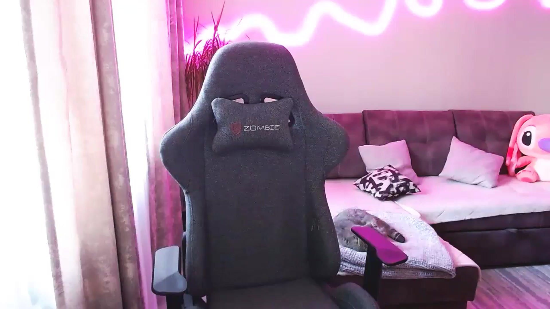Gallery image thumbnail from BlackLovee's myfreecams stream on, 10/25/2025, 12:59 image 10 of 20