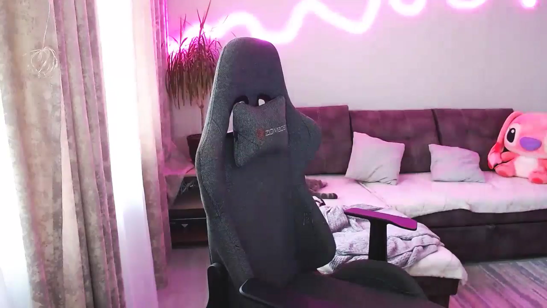 Gallery image thumbnail from BlackLovee's myfreecams stream on, 10/26/2025, 08:23 image 7 of 20