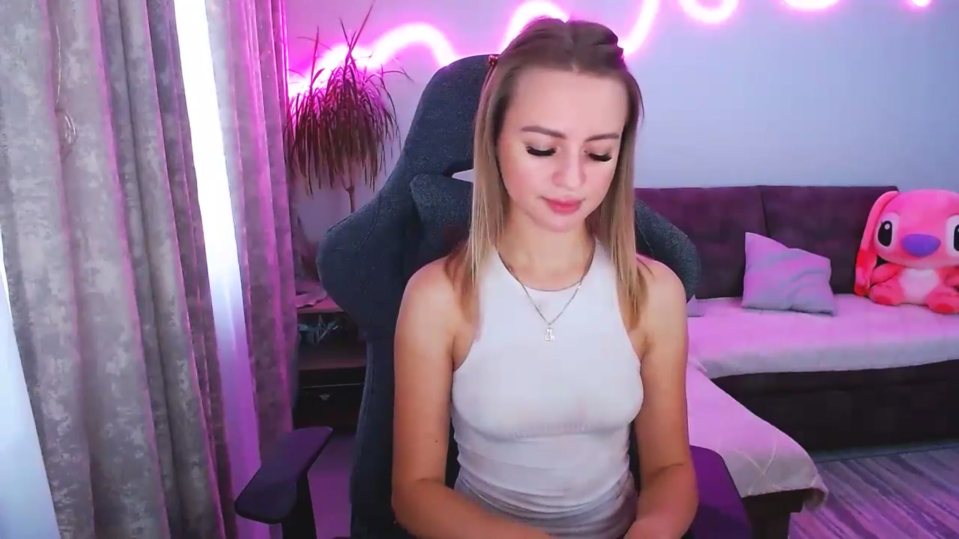 Gallery image thumbnail from BlackLovee's myfreecams stream on, 11/02/2025, 13:00 image 11 of 20