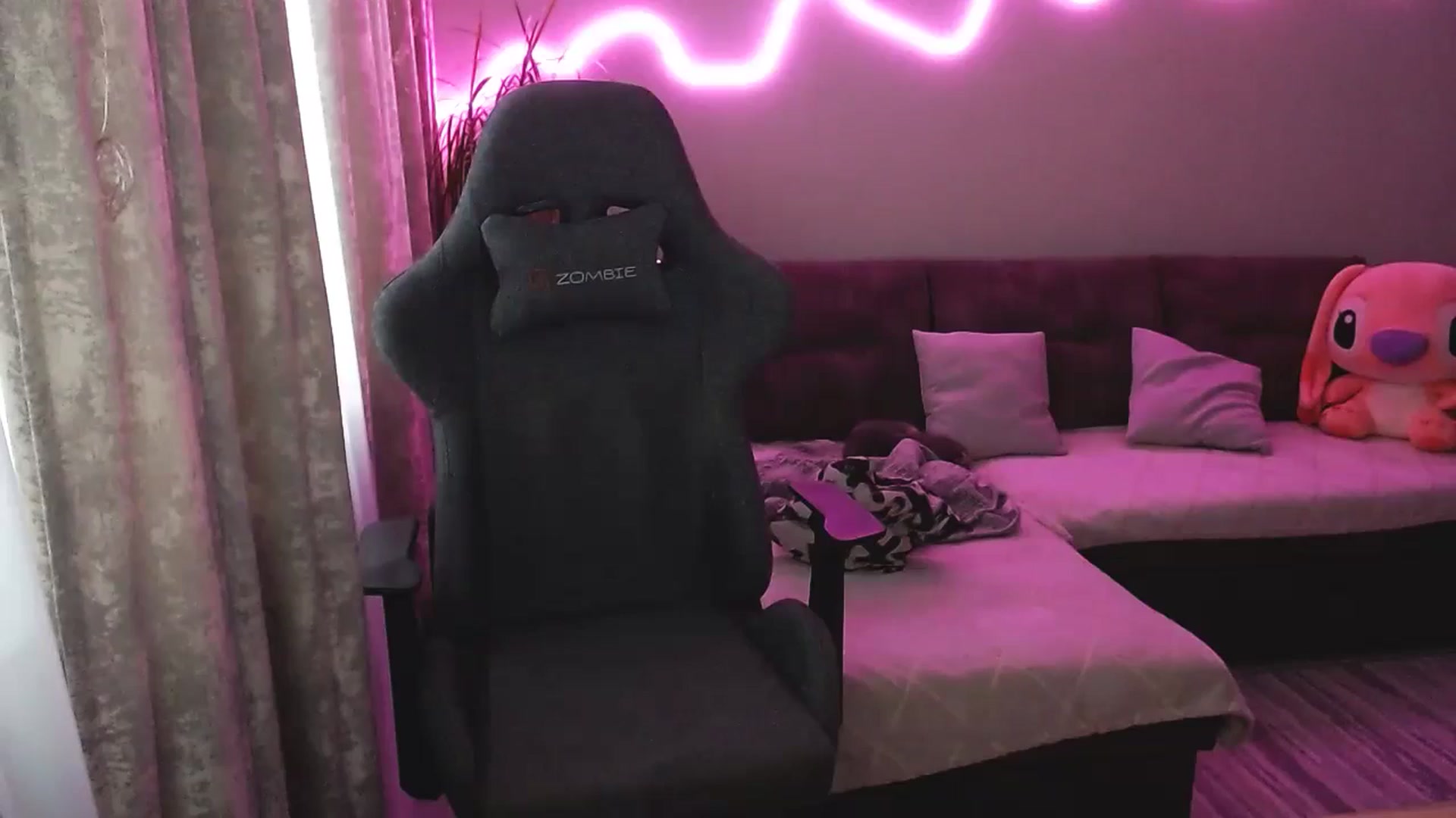 Gallery image thumbnail from BlackLovee's myfreecams stream on, 11/02/2025, 13:00 image 3 of 20