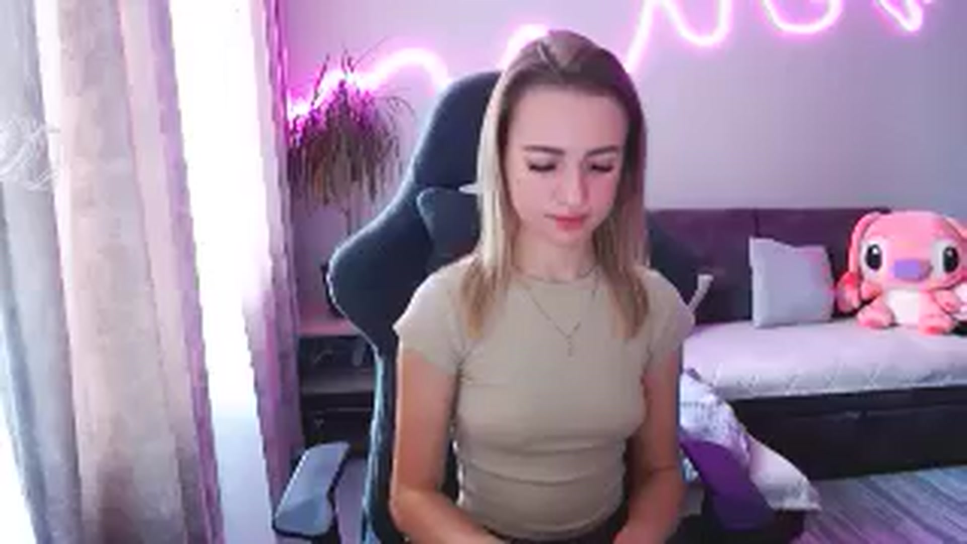 Gallery image thumbnail from BlackLovee's myfreecams stream on, 11/10/2025, 08:39 image 17 of 20