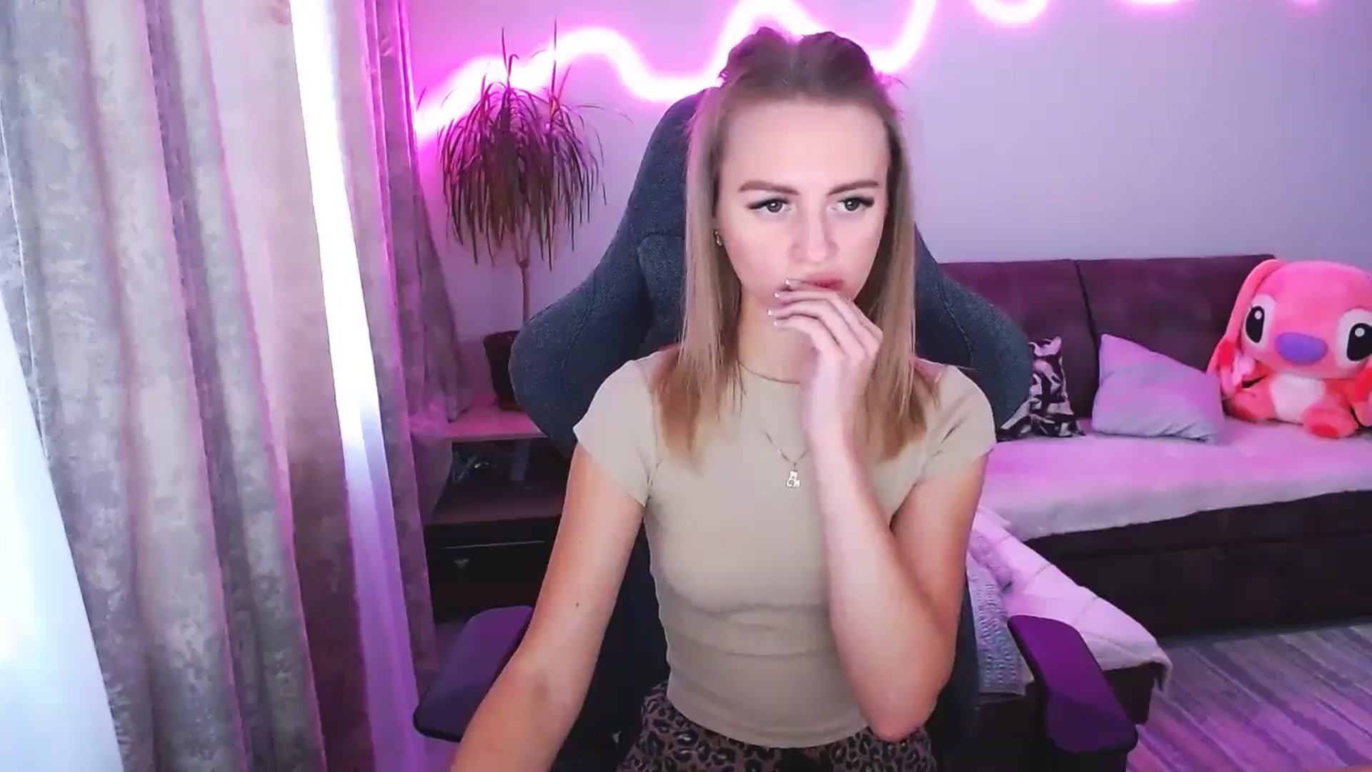Gallery image thumbnail from BlackLovee's myfreecams stream on, 11/16/2025, 12:51 image 17 of 20