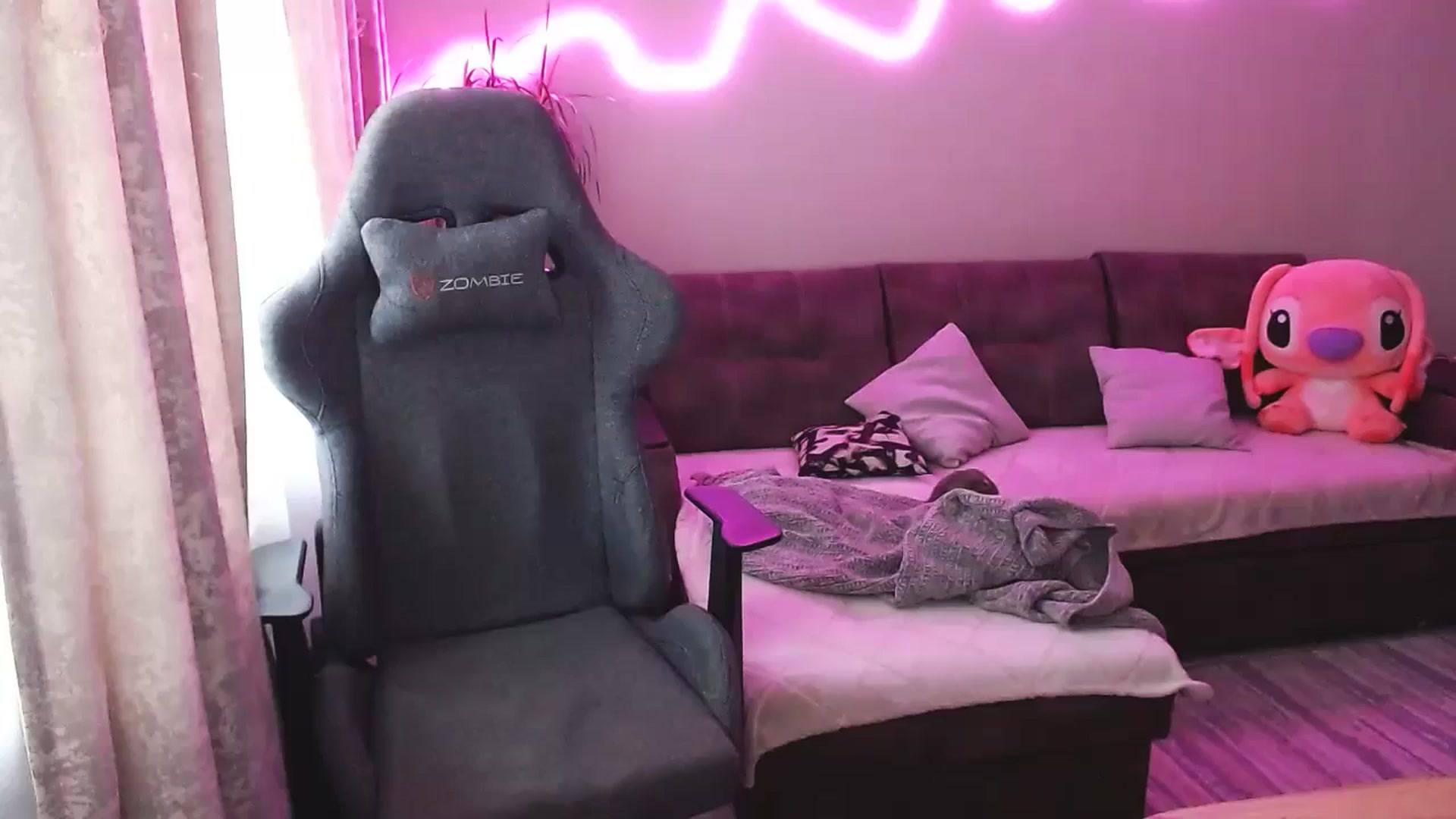 Gallery image thumbnail from BlackLovee's myfreecams stream on, 11/17/2025, 08:41 image 14 of 20
