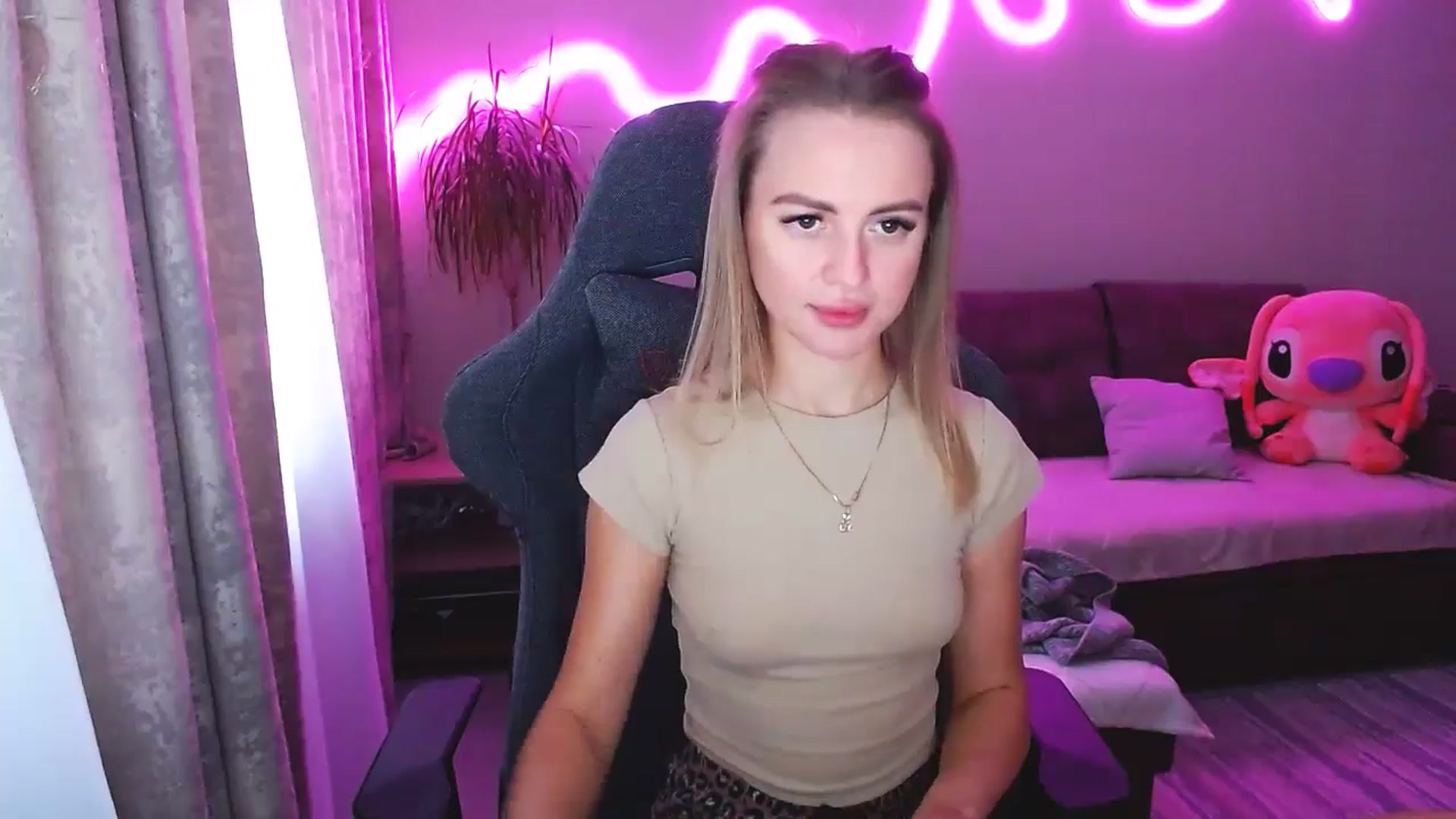 Gallery image thumbnail from BlackLovee's myfreecams stream on, 11/17/2025, 11:34 image 18 of 20