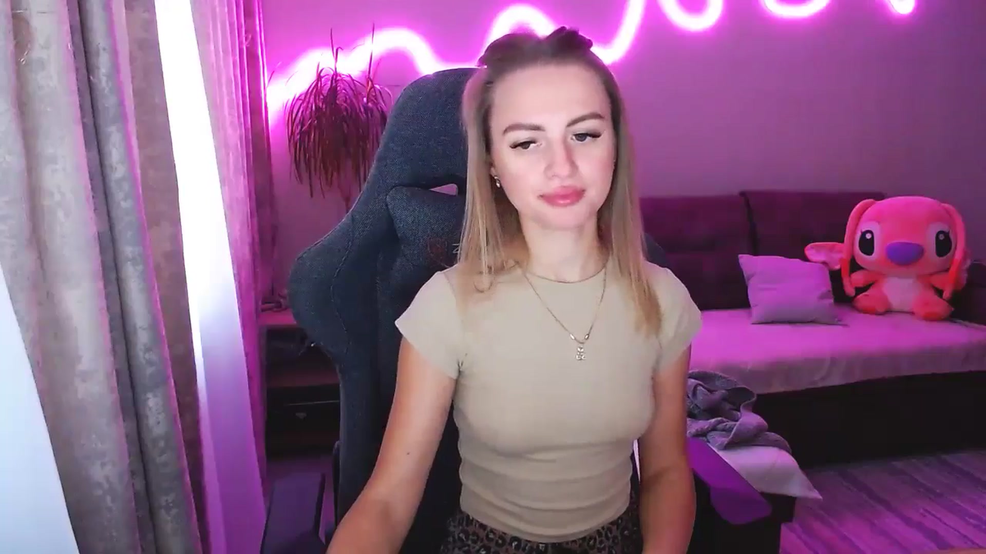 Gallery image thumbnail from BlackLovee's myfreecams stream on, 11/17/2025, 11:34 image 17 of 20