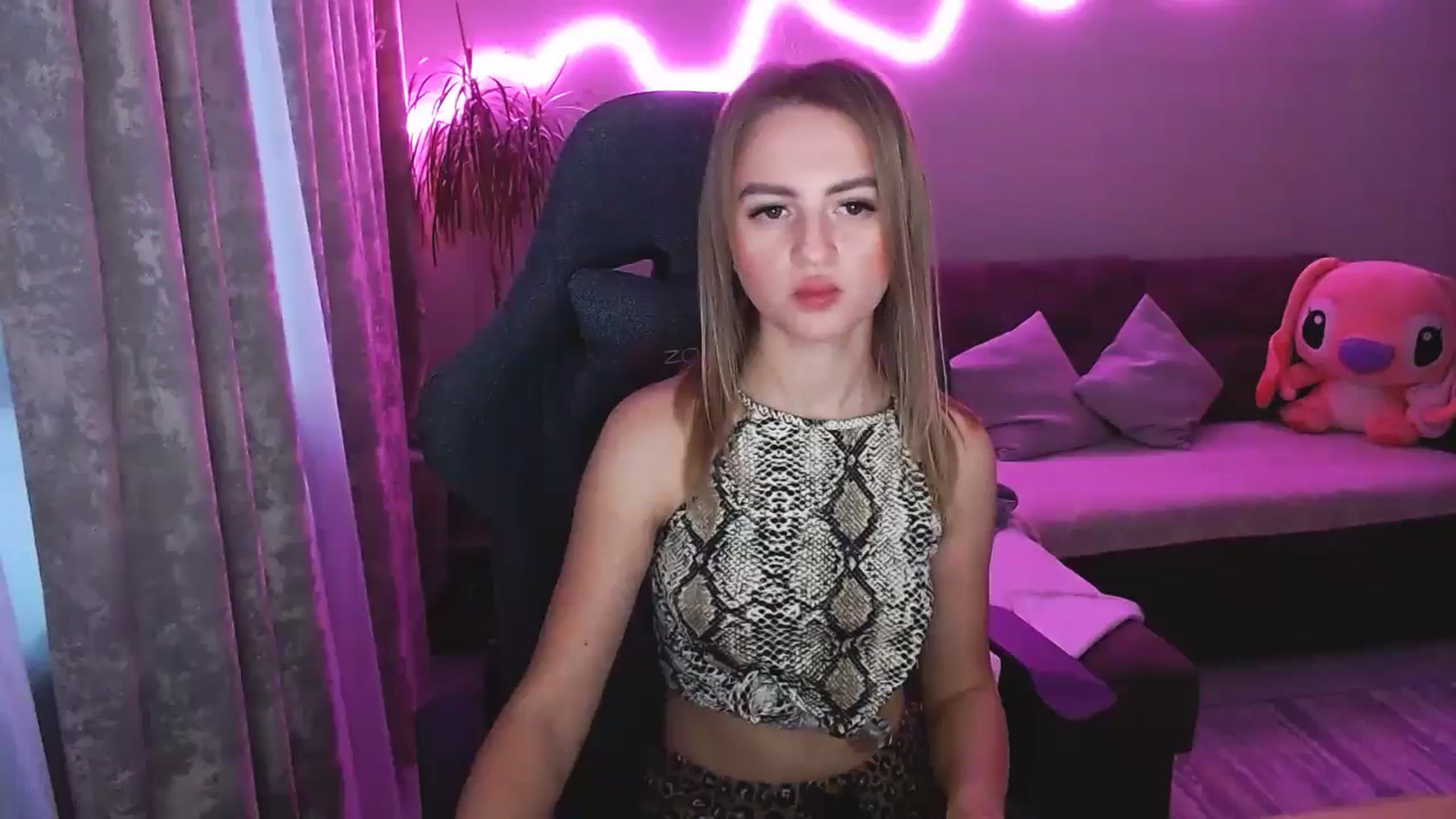 Gallery image thumbnail from BlackLovee's myfreecams stream on, 12/01/2025, 12:42 image 17 of 20