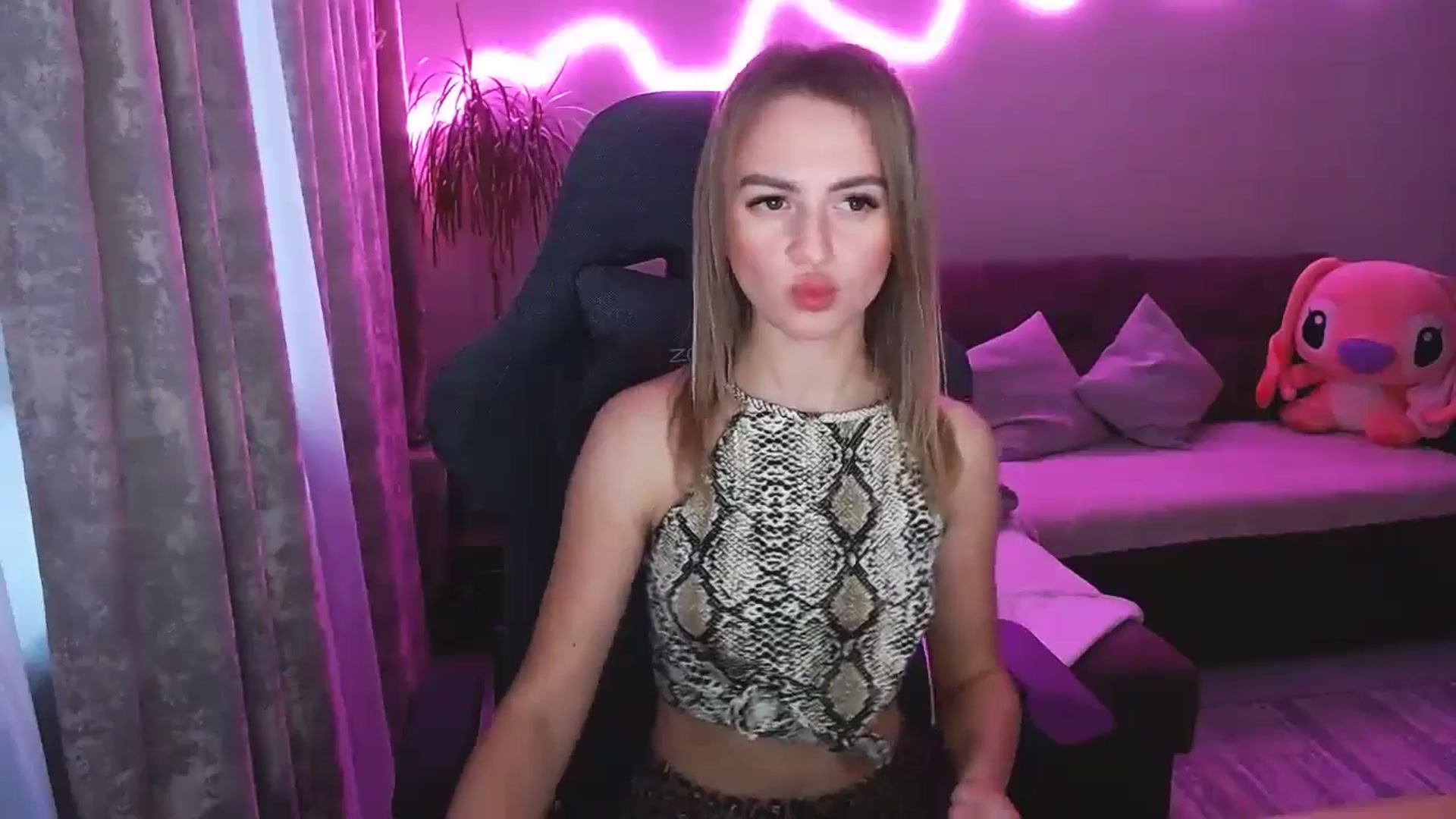Gallery image thumbnail from BlackLovee's myfreecams stream on, 12/01/2025, 12:42 image 3 of 20