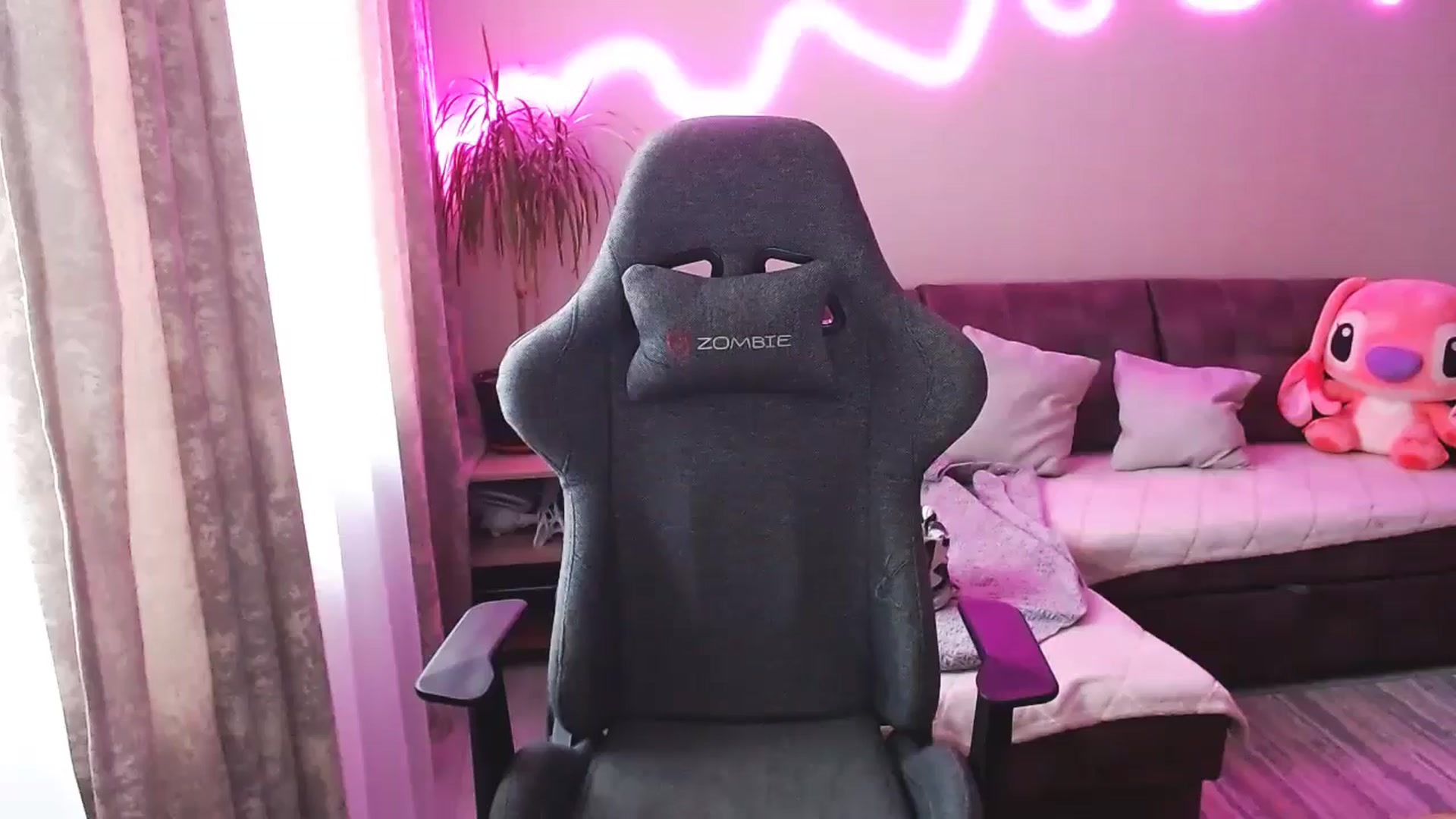 Gallery image thumbnail from BlackLovee's myfreecams stream on, 12/02/2025, 08:41 image 10 of 20