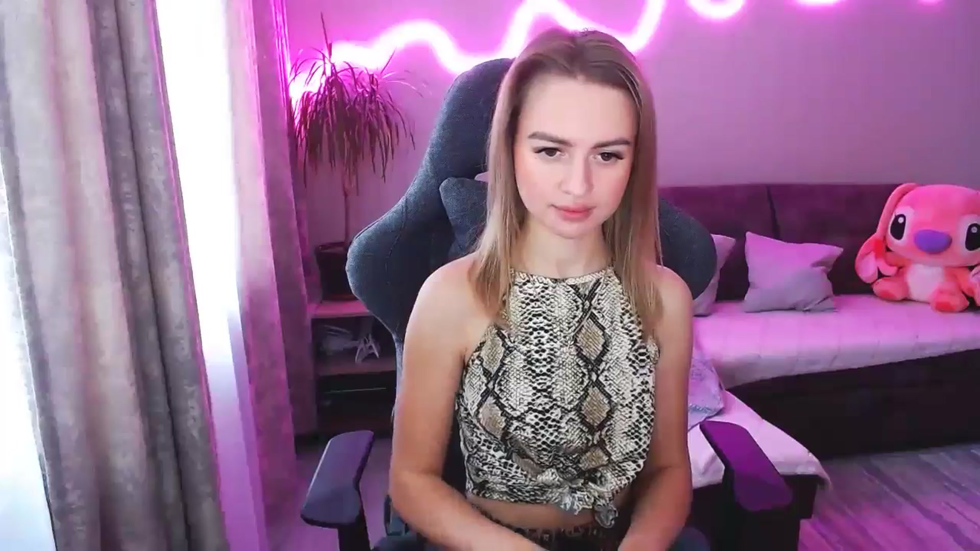 Gallery image thumbnail from BlackLovee's myfreecams stream on, 12/02/2025, 11:11 image 18 of 20