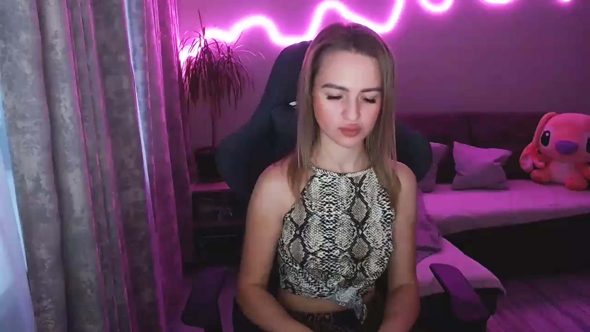 Gallery image thumbnail from BlackLovee's myfreecams stream on, 12/02/2025, 12:55 image 12 of 20
