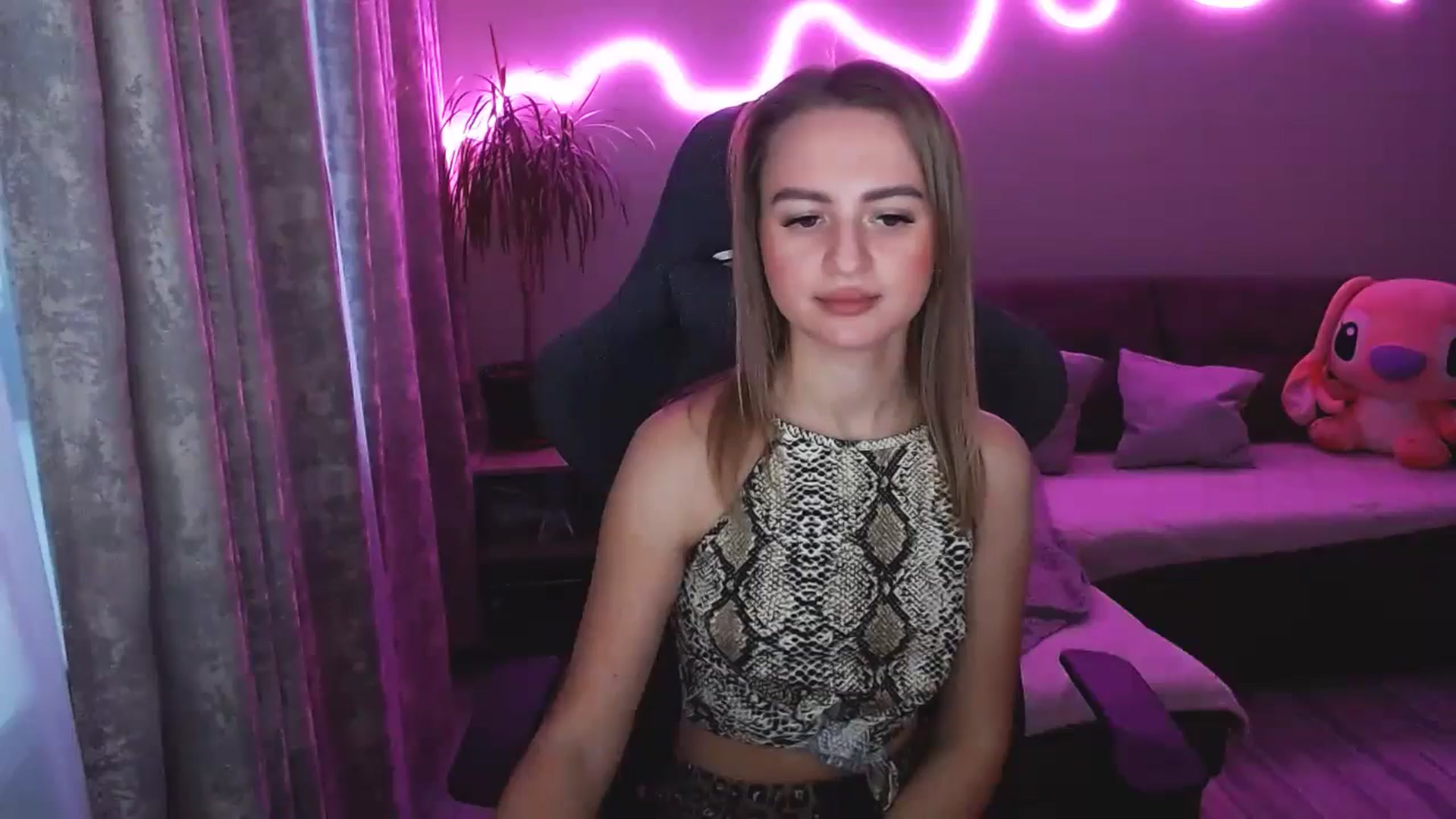 Gallery image thumbnail from BlackLovee's myfreecams stream on, 12/02/2025, 12:55 image 13 of 20