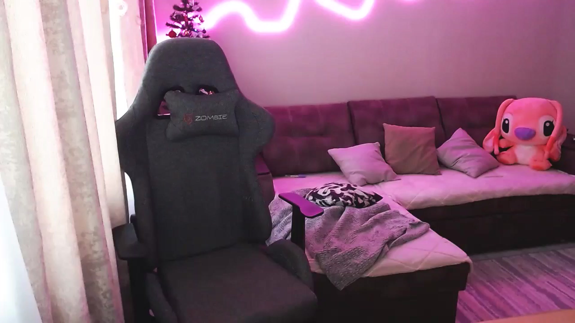 Gallery image thumbnail from BlackLovee's myfreecams stream on, 12/23/2025, 10:35 image 16 of 20