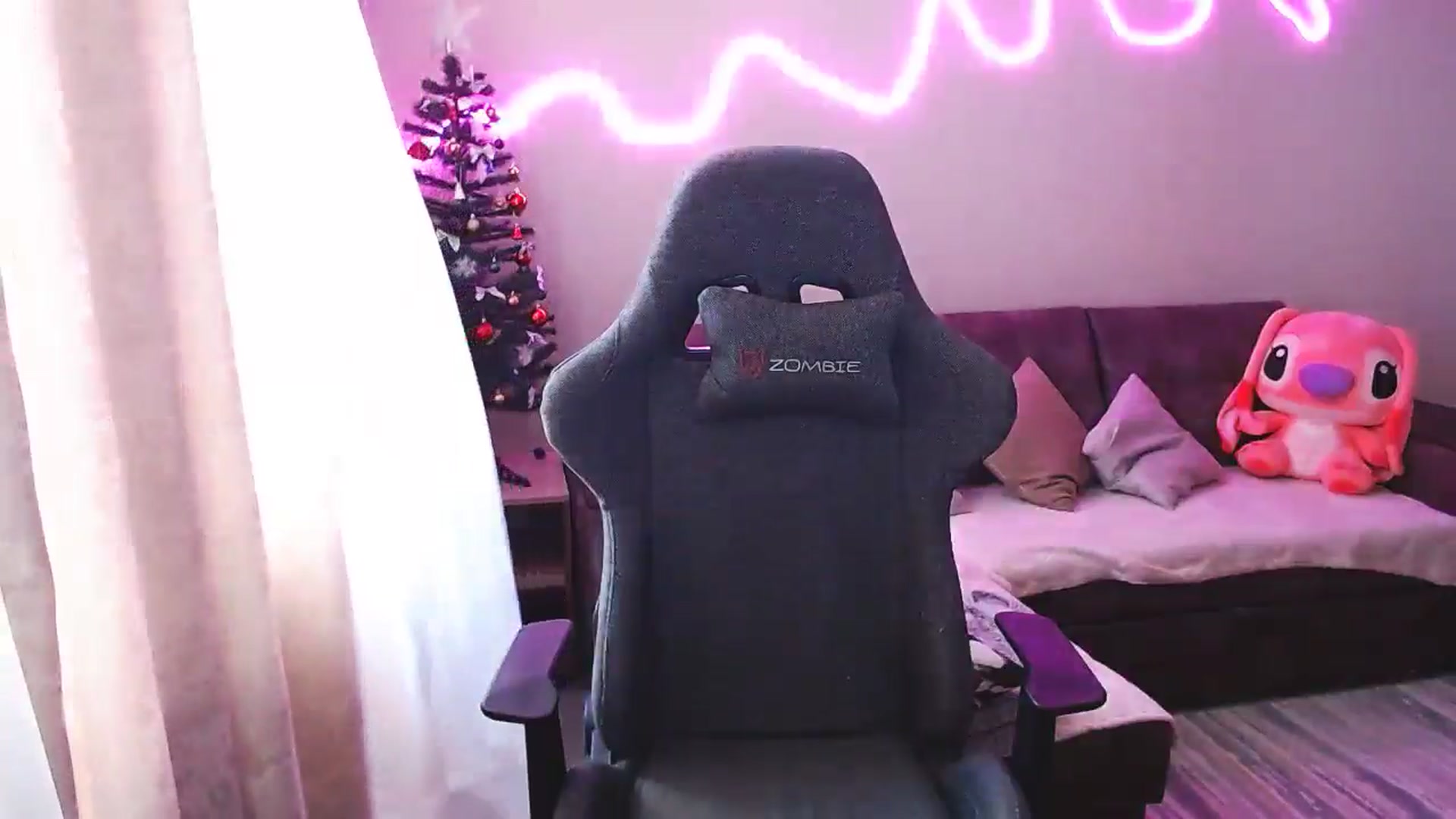 Gallery image thumbnail from BlackLovee's myfreecams stream on, 12/24/2025, 08:16 image 13 of 20
