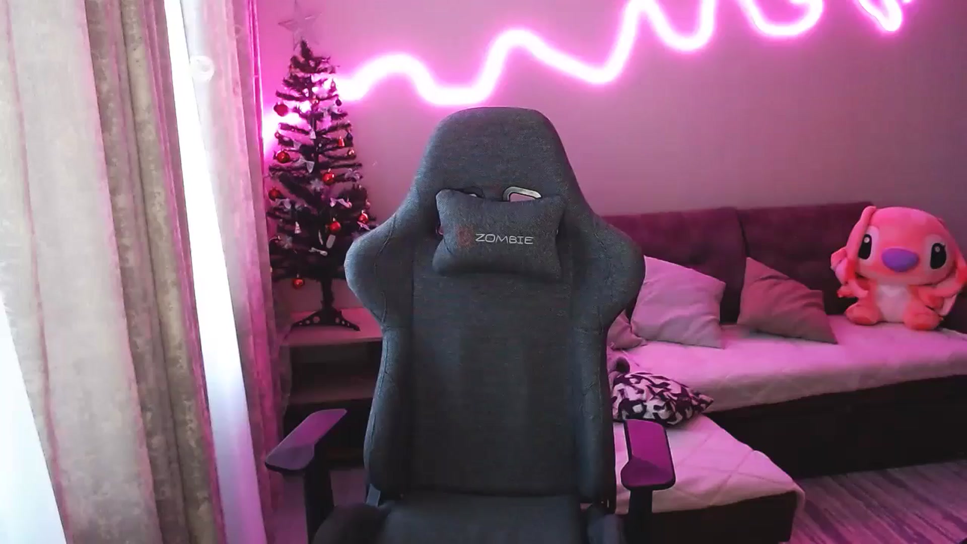 Gallery image thumbnail from BlackLovee's myfreecams stream on, 12/27/2025, 11:47 image 17 of 20