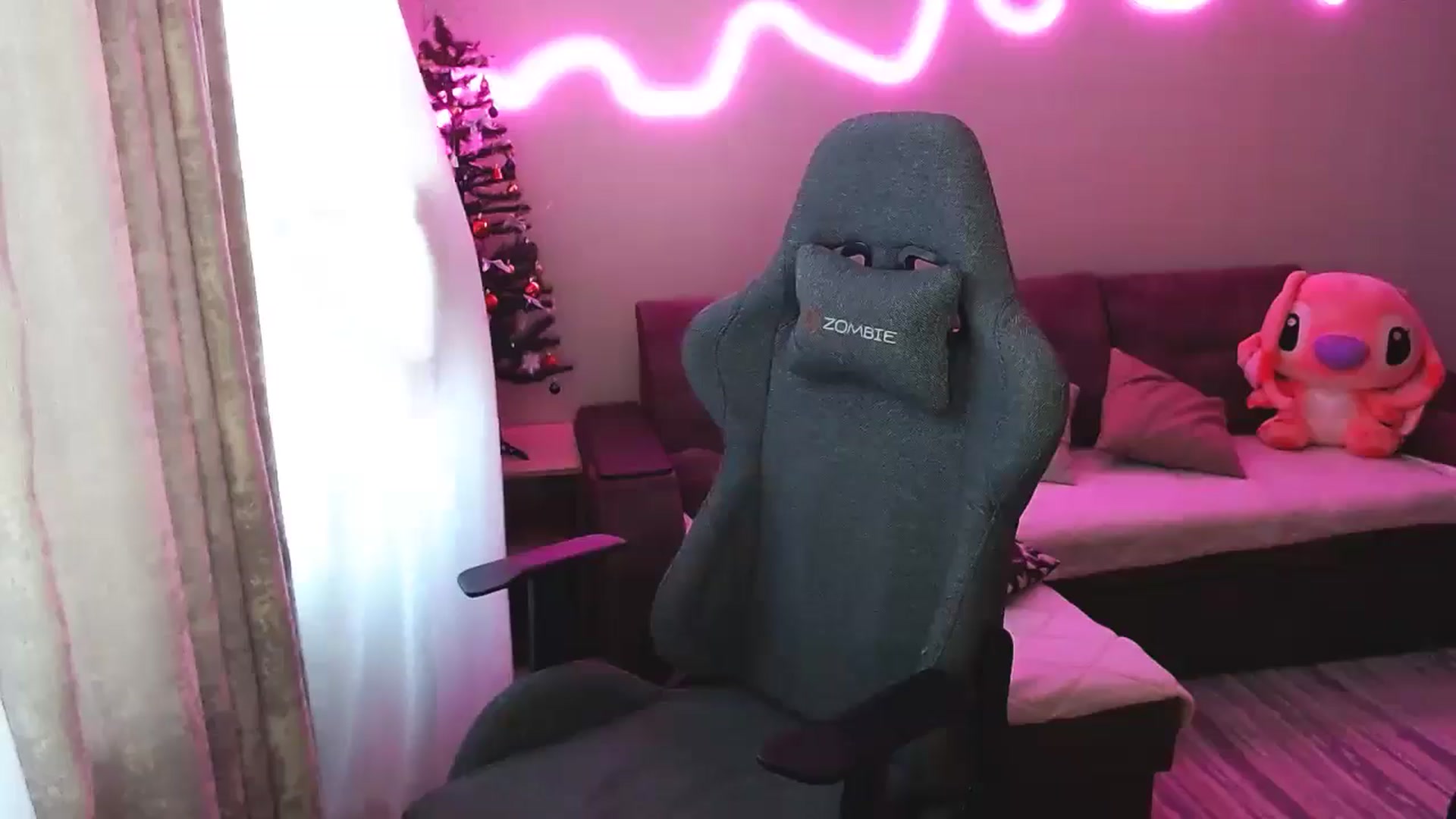 Gallery image thumbnail from BlackLovee's myfreecams stream on, 12/27/2025, 11:47 image 9 of 20