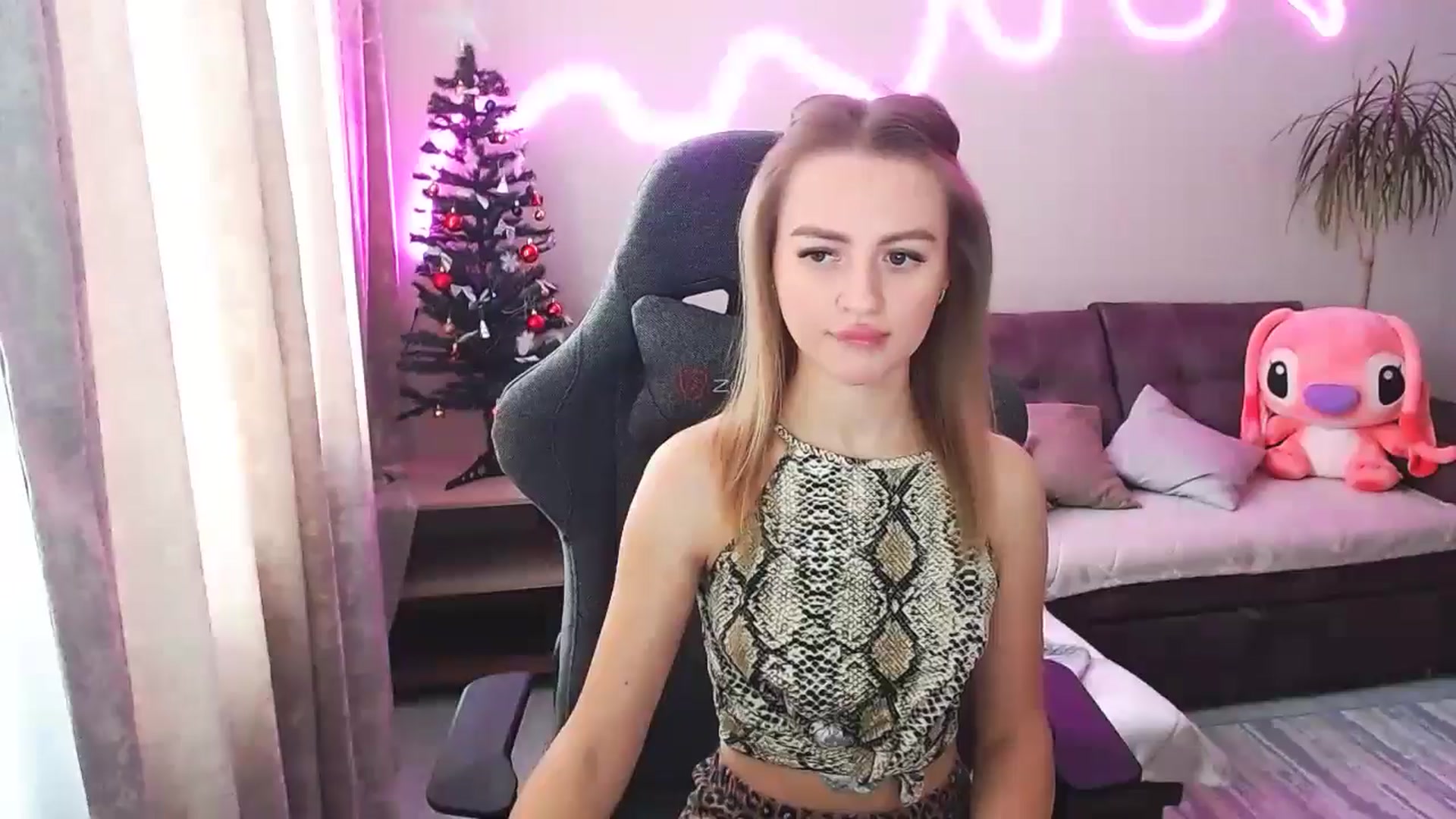 Gallery image thumbnail from BlackLovee's myfreecams stream on, 01/15/2026, 11:02 image 10 of 20